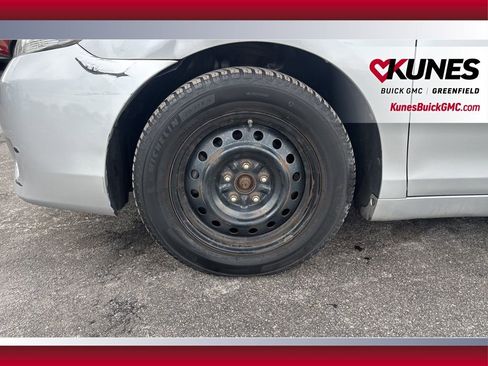 Used 2010 Toyota Camry LE image 12