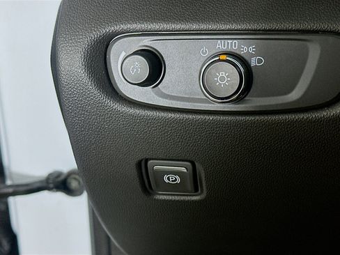 Used 2025 Chevrolet Blazer LT FWD image 16