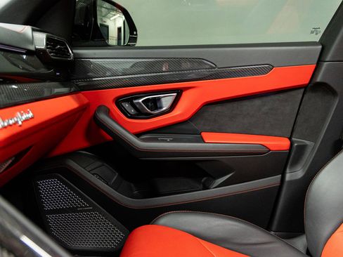 Used 2021 Lamborghini Urus image 27