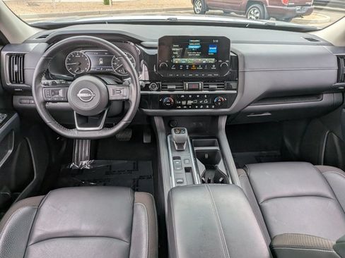 Used 2022 Nissan Pathfinder SL FWD image 23