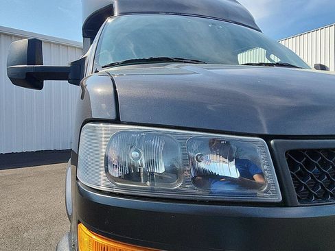 Used 2022 Chevrolet Express 3500 w/ Power Convenience Package image 12