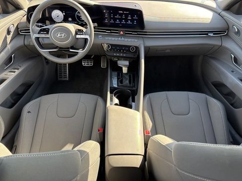 Used 2025 Hyundai Elantra SEL image 15