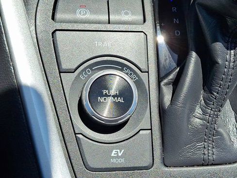 Used 2024 Toyota RAV4 XLE AWD/4WD image 24