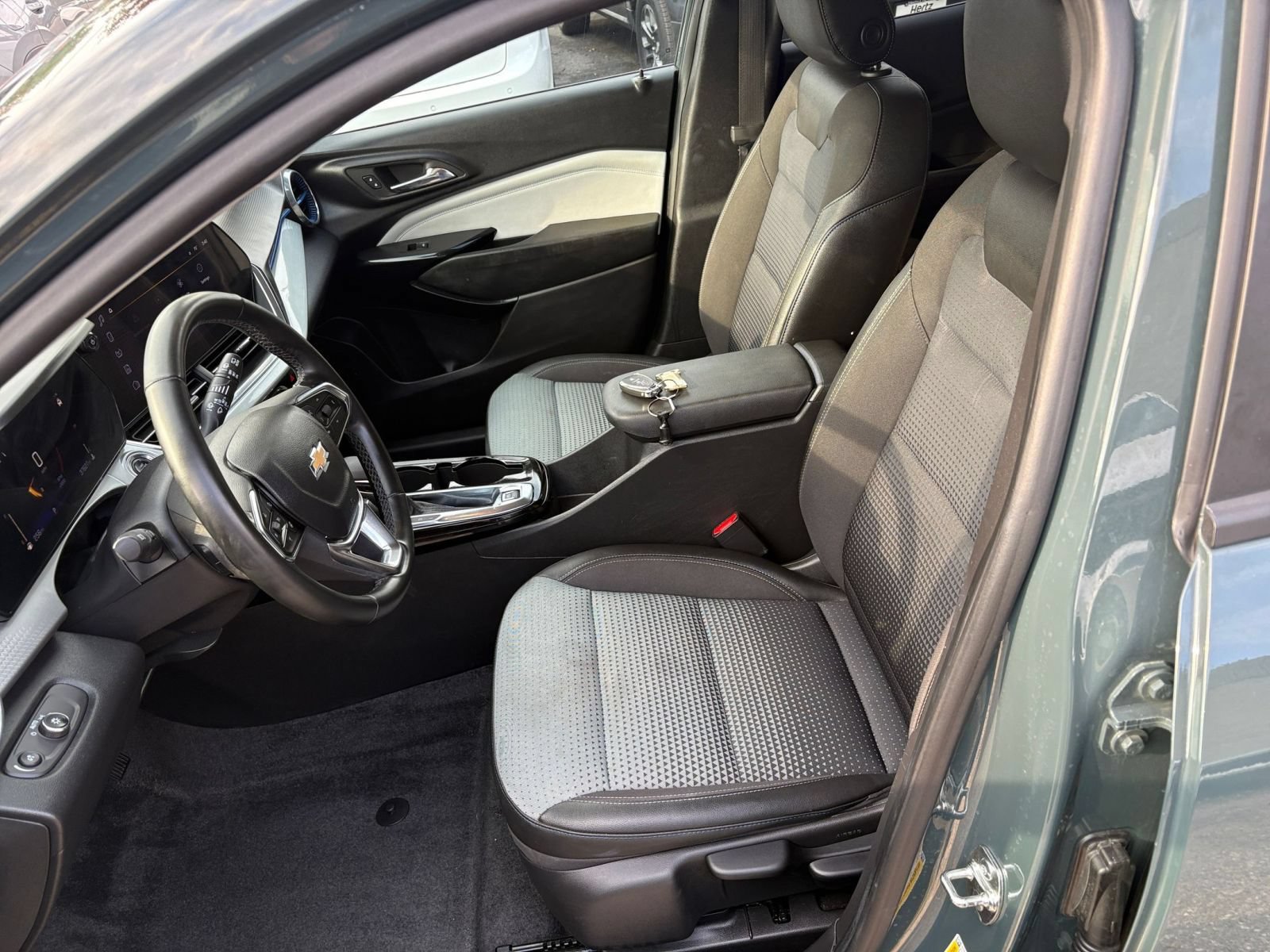 Used 2025 Chevrolet Trax LT w/ LT Convenience Package FWD image 36