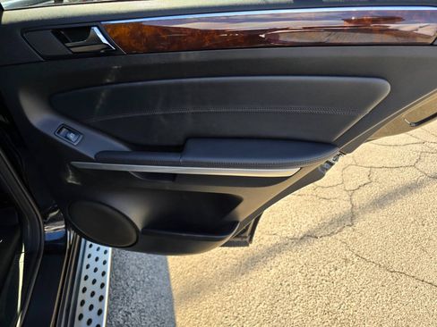 Used 2010 Mercedes-Benz ML 350 4MATIC w/ Premium 1 Pkg image 29