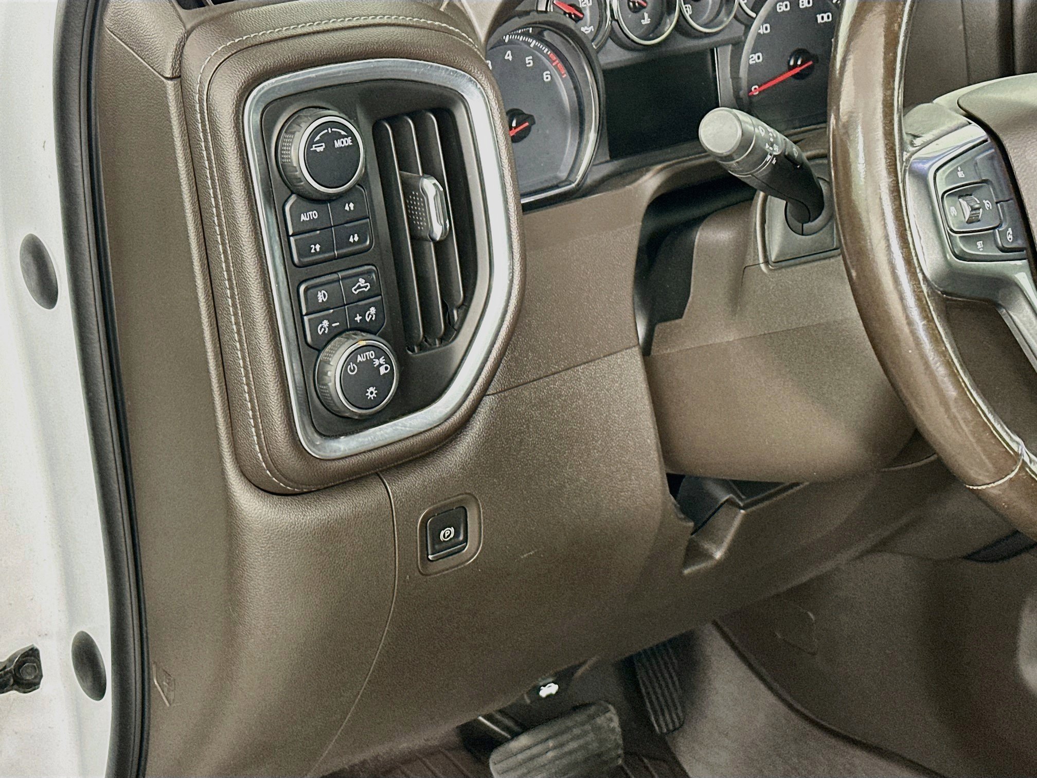 Used 2021 Chevrolet Silverado 1500 RST AWD/4WD image 16