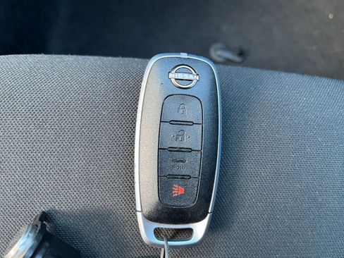 Used 2025 Nissan Versa SV FWD image 21