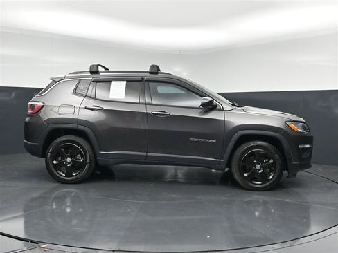 Used 2019 Jeep Compass Latitude AWD/4WD image 4