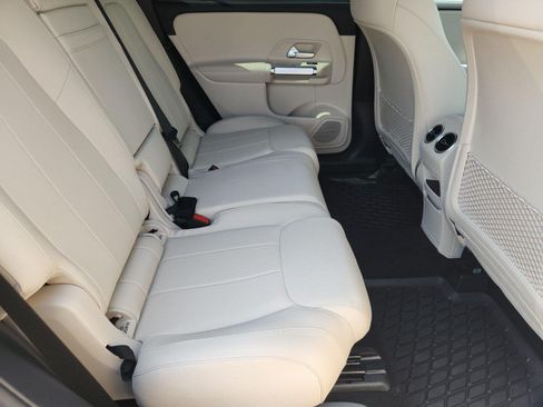 Used 2025 Mercedes-Benz GLB 250 image 1