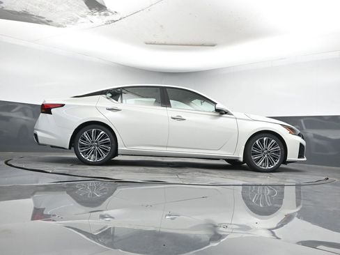 New 2025 Nissan Altima 2.5 SL image 14