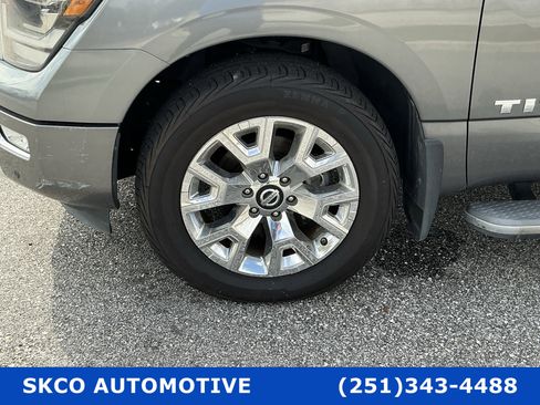 Used 2020 Nissan Titan SL w/ Moonroof Package image 9