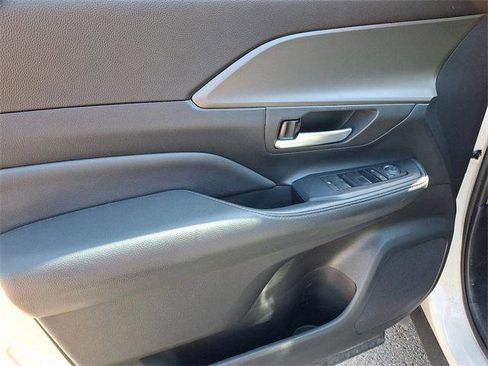 Certified 2024 Toyota Grand Highlander XLE image 11