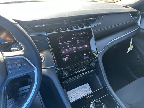 New 2026 Jeep Grand Cherokee L 4WD image 37