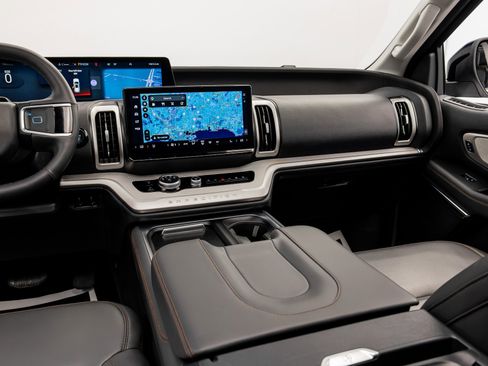 Used 2025 Ford Expedition Active AWD/4WD image 38