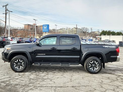Used 2019 Toyota Tacoma TRD Off-Road image 7