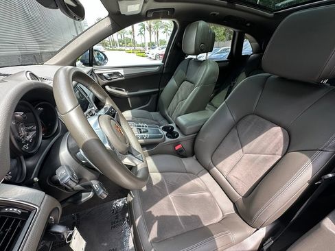 Certified 2018 Porsche Macan AWD/4WD image 5