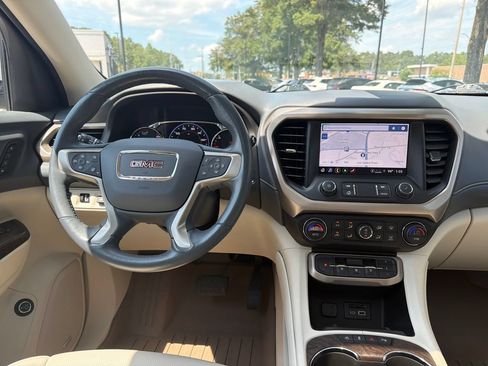 Used 2021 GMC Acadia Denali w/ Denali Technology Package FWD image 19