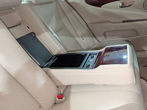 Used 2011 Lexus LS 460 AWD w/ Comfort Pkg image 28