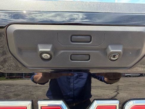 Used 2023 GMC Sierra 1500 AT4 w/ AT4 Preferred Package AWD/4WD image 12