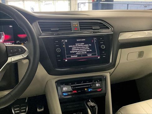 Certified 2023 Volkswagen Tiguan SE R-Line AWD/4WD image 18
