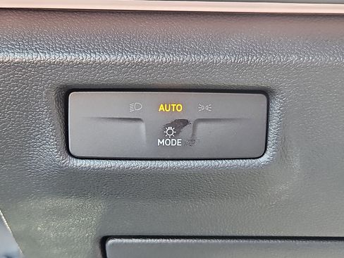 New 2026 Volkswagen Tiguan SE AWD/4WD image 8