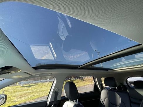 Used 2022 Kia Sorento S w/ Panoramic Sunroof Package image 19