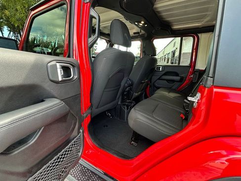 Used 2021 Jeep Wrangler Unlimited Sahara image 41