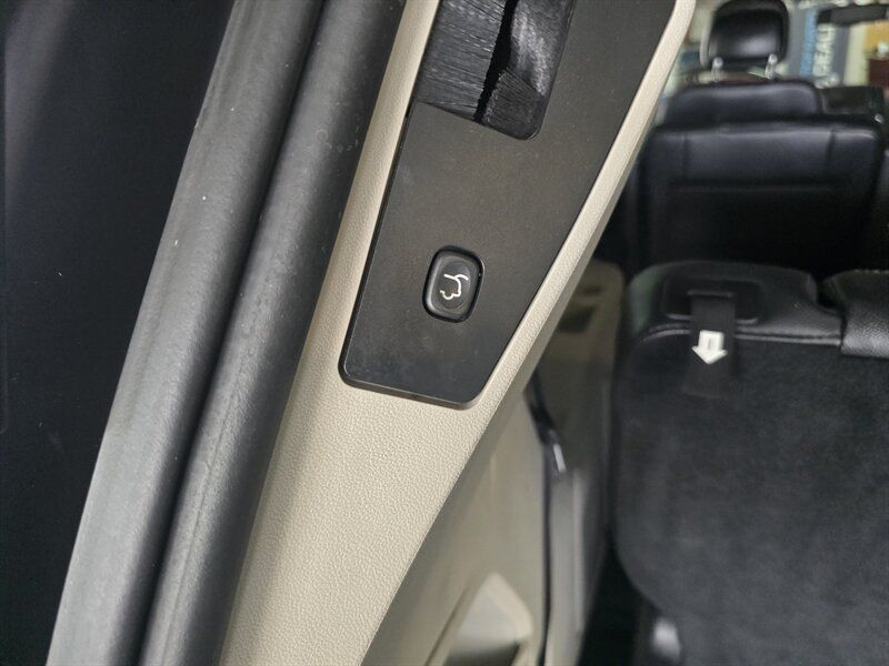 Used 2015 Chrysler Town & Country Touring w/ Driver Convenience Group FWD image 36