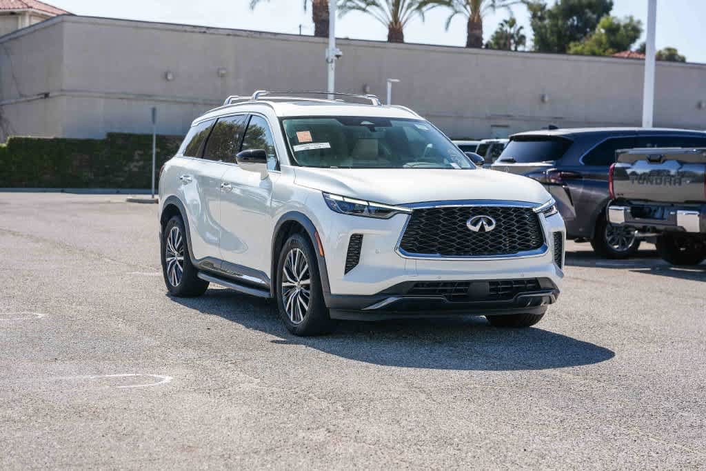 Used 2023 INFINITI QX60 Sensory AWD/4WD image 3