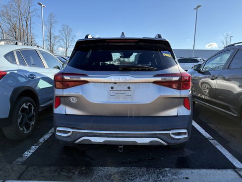 Used 2022 Kia Seltos Nightfall Edition image 5