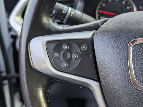 Used 2022 GMC Acadia SLT w/ LPO, Floor Liner Package image 18