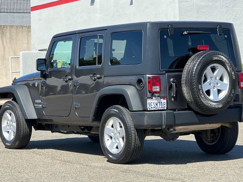 Used 2018 Jeep Wrangler Unlimited Sport S AWD/4WD image 7