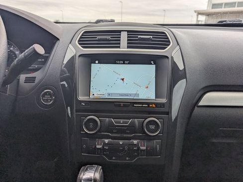 Used 2017 Ford Explorer XLT w/ Equipment Group 202A image 11