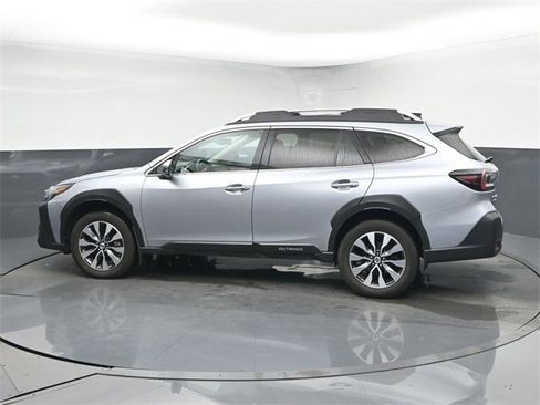 Used 2023 Subaru Outback Touring XT image 5