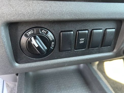 Used 2006 Nissan Xterra S AWD/4WD image 19