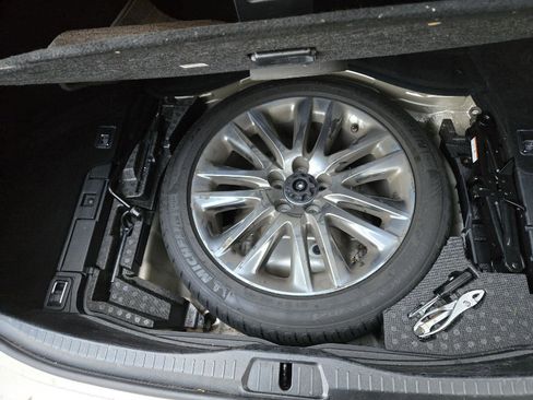 Used 2015 Lexus LS 460 w/ Comfort Package image 28