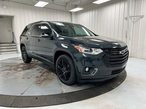 Used 2021 Chevrolet Traverse LT FWD image 2