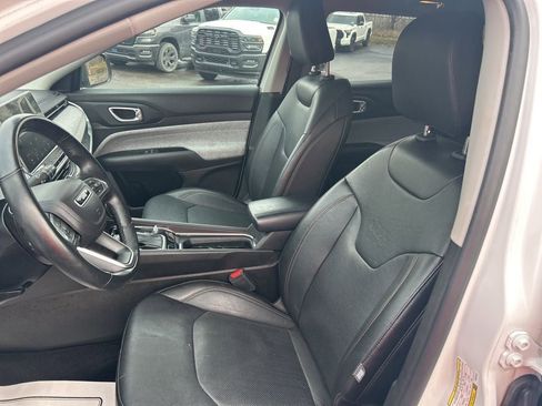 Used 2022 Jeep Compass Latitude image 11