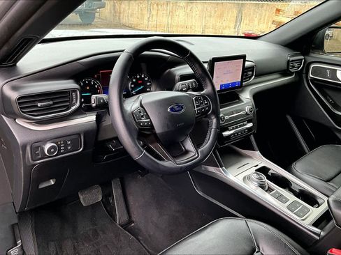 Used 2020 Ford Explorer XLT w/ Equipment Group 202A image 17