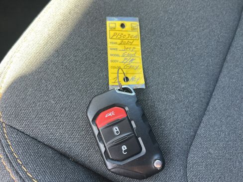 Used 2024 Jeep Gladiator Sport image 35