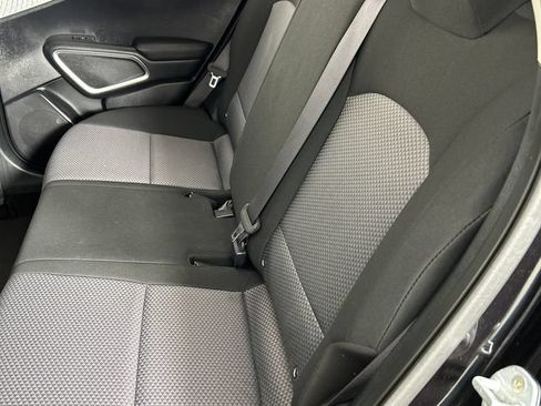 Used 2023 Kia Soul LX w/ LX Technology Package FWD image 17