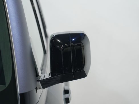 Used 2025 Land Rover Defender 110 V8 AWD/4WD image 11