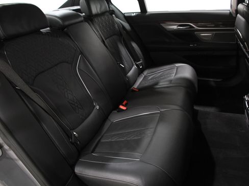 Certified 2022 BMW 740i xDrive w/ M Sport Package image 19