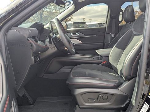 Used 2025 Ford Explorer ST image 21