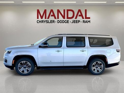 Used 2024 Jeep Wagoneer L Series II image 9