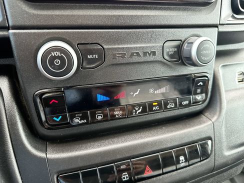 Used 2025 RAM ProMaster 2500 w/ Convenience Group FWD image 17