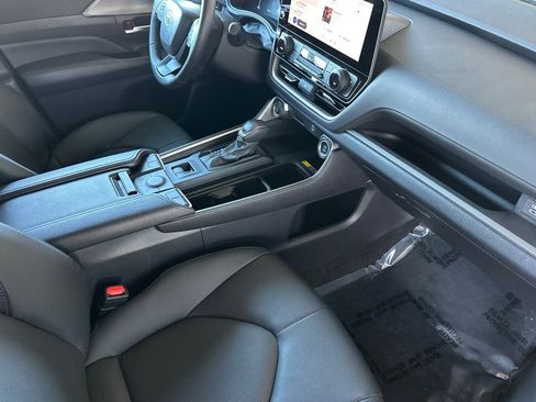 Certified 2025 Toyota Grand Highlander AWD image 21