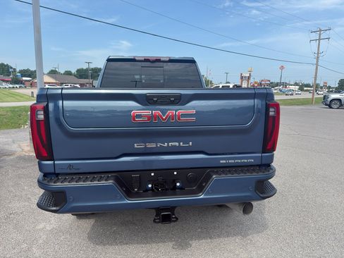 Used 2025 GMC Sierra 3500 Denali w/ Denali Reserve Package AWD/4WD image 5