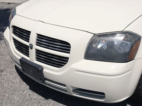 Used 2005 Dodge Magnum SE RWD image 16
