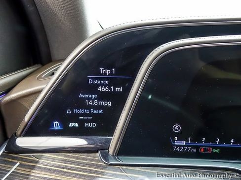 Used 2021 Cadillac Escalade ESV Premium Luxury w/ Driver Assist Tech Package AWD/4WD image 16